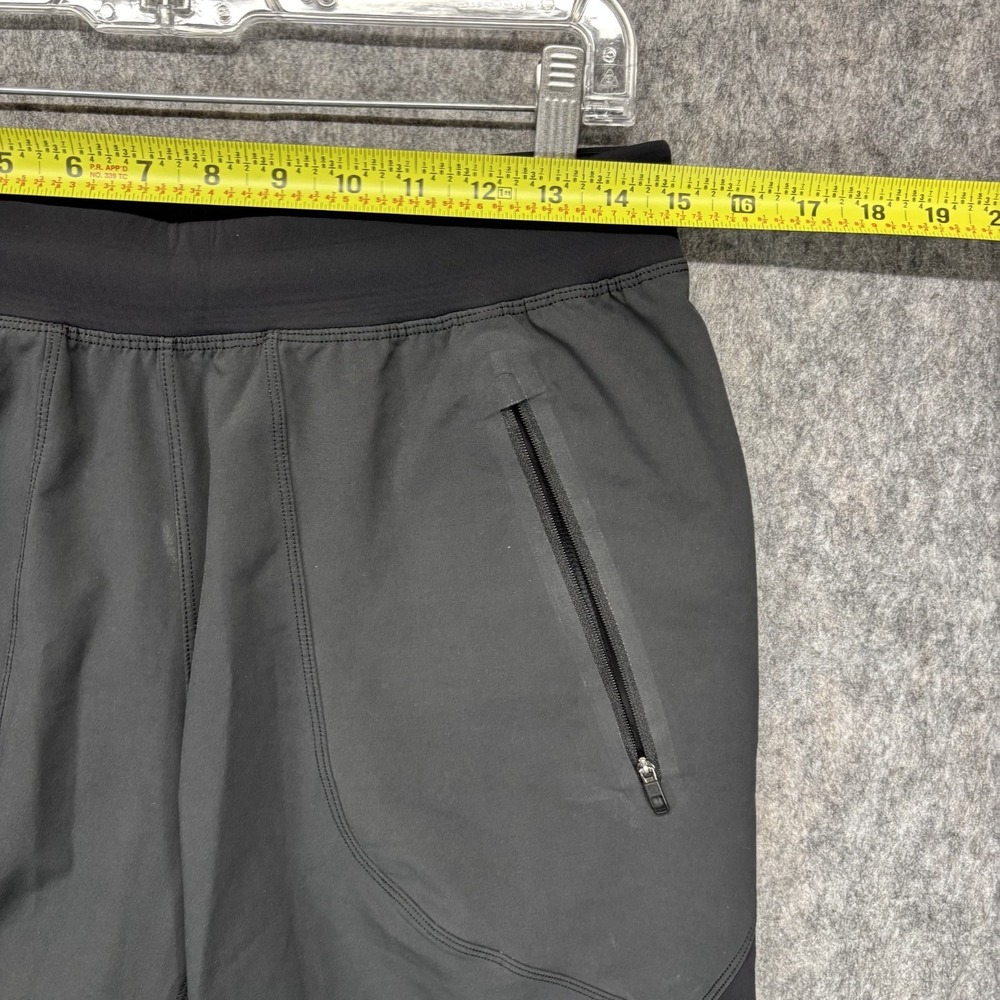 Lululemon Shorts Men's Medium Black Pockets Gym Train Athleisure 9" LM7A39S - Picture 2 of 10